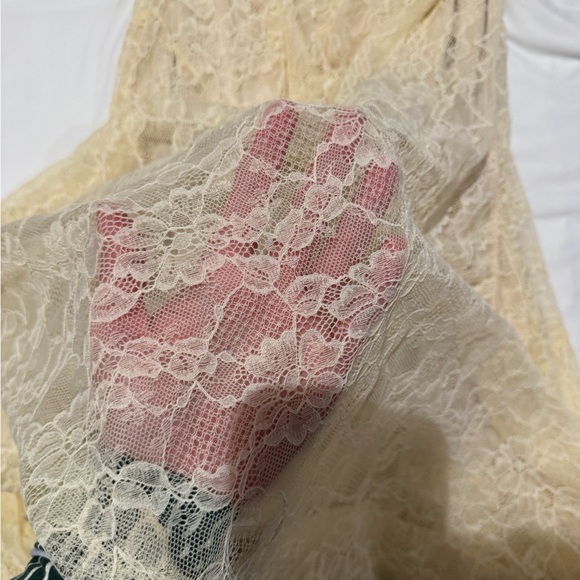 House of CB Two Piece Cream Lace Set - Picture 6 of 7